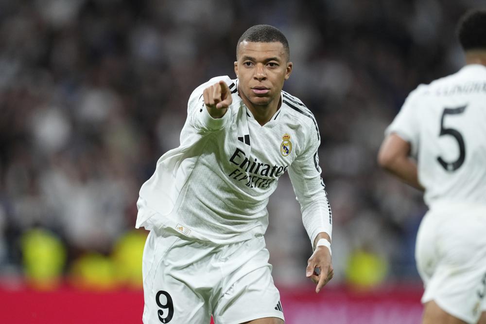 王钰栋大概率入围国足23人名单 中后场调整方案基本揭晓.